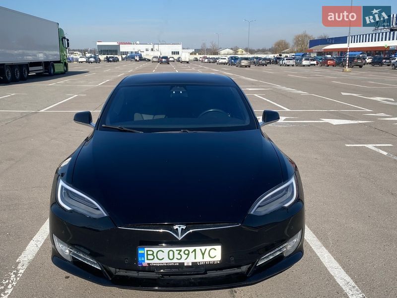 Ліфтбек Tesla Model S 2018 в Львові