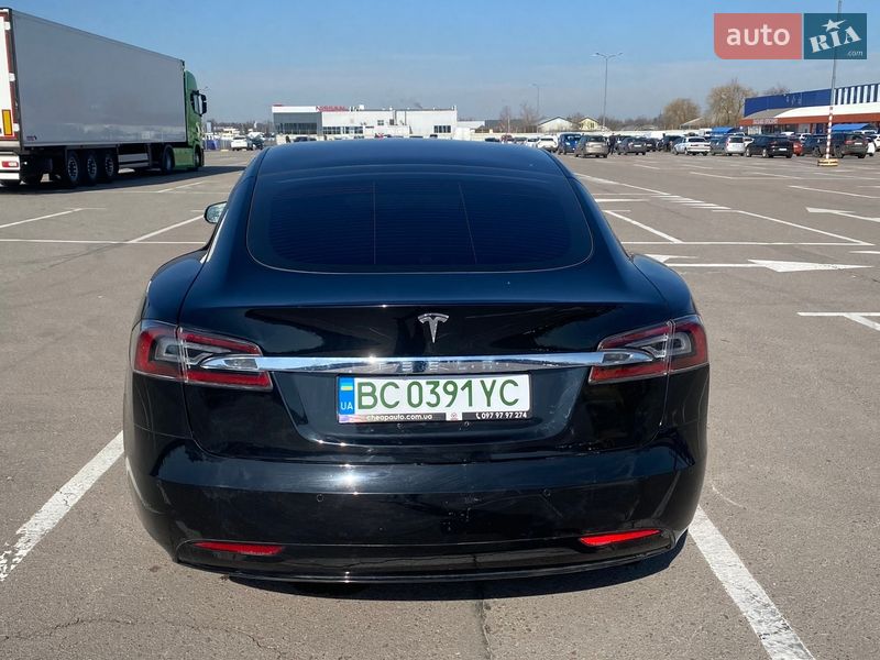 Ліфтбек Tesla Model S 2018 в Львові