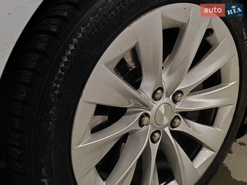 Лифтбек Tesla Model S 2015 в Львове фото 17 Лифтбек Tesla Model S 2015 в Львове