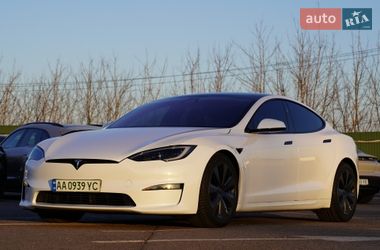 Лифтбек Tesla Model S 2023 в Киеве
