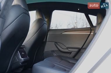 Лифтбек Tesla Model S 2023 в Киеве