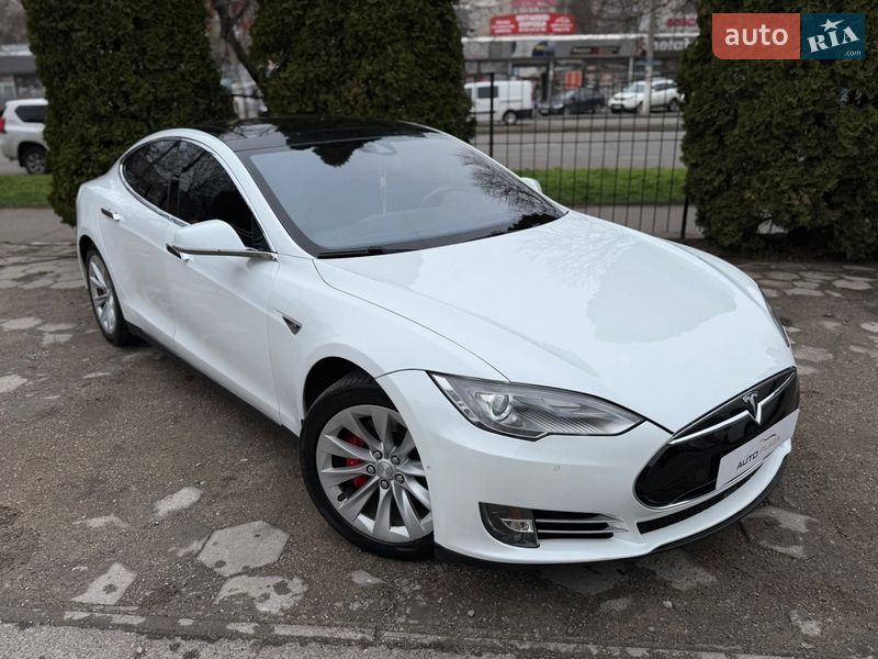 Лифтбек Tesla Model S 2015 в Одессе