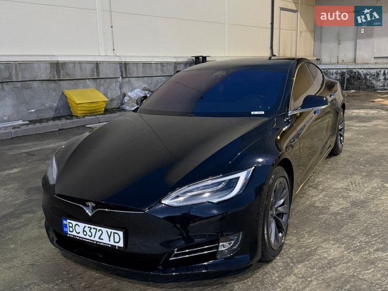 Tesla Model S 2020