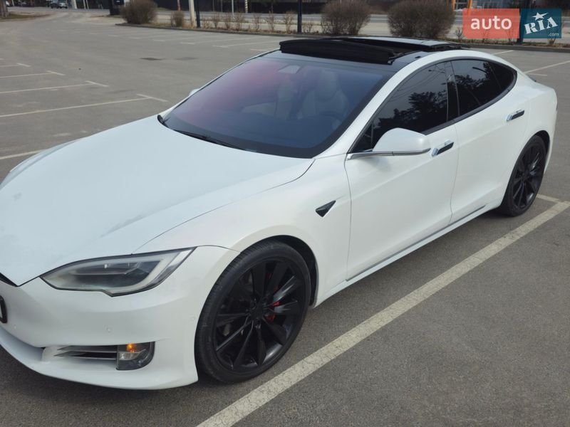 Лифтбек Tesla Model S 2017 в Украинке