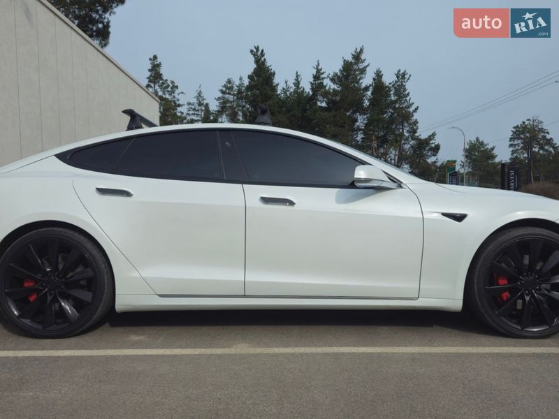 Лифтбек Tesla Model S 2017 в Украинке