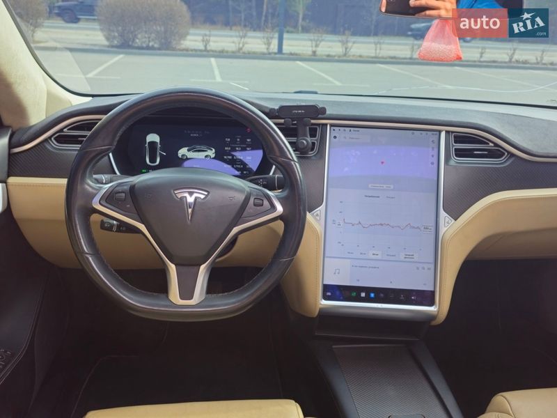 Лифтбек Tesla Model S 2017 в Украинке