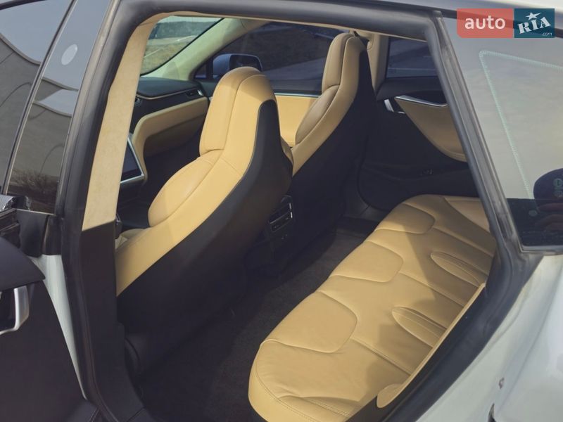 Лифтбек Tesla Model S 2017 в Украинке