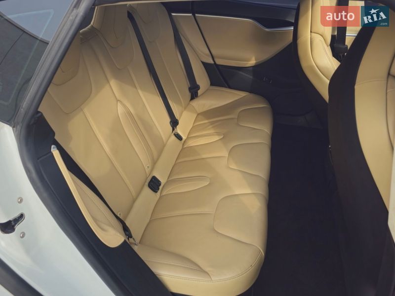 Лифтбек Tesla Model S 2017 в Украинке