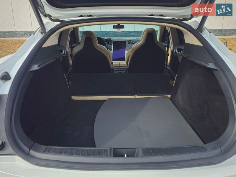 Лифтбек Tesla Model S 2017 в Украинке