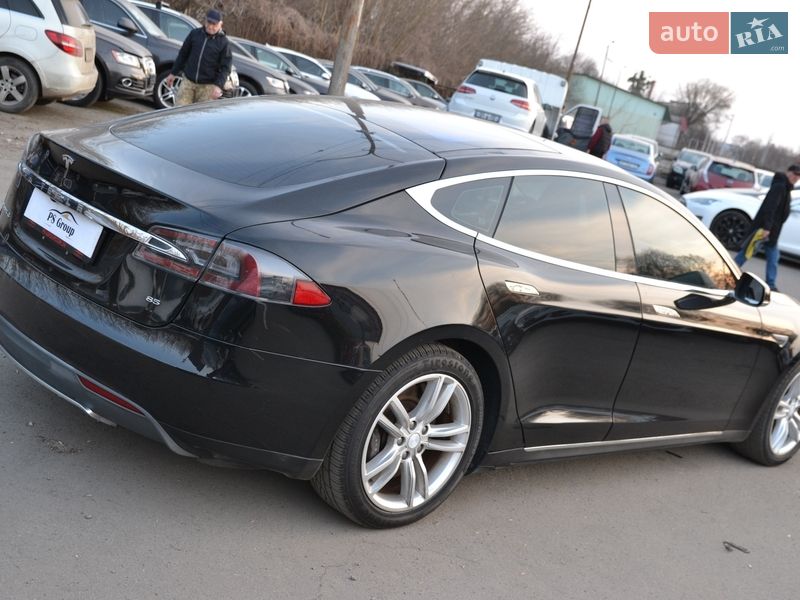 Ліфтбек Tesla Model S 2013 в Луцьку