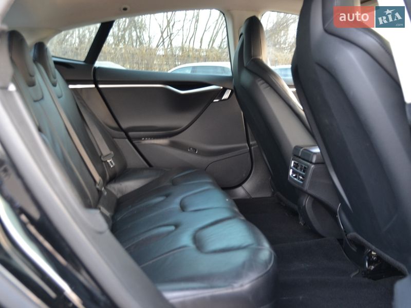 Ліфтбек Tesla Model S 2013 в Луцьку