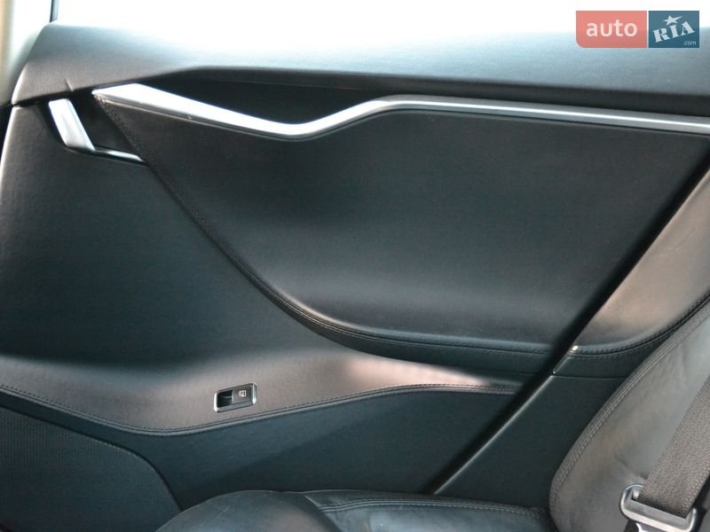 Ліфтбек Tesla Model S 2013 в Луцьку
