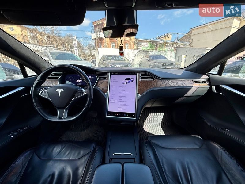 Лифтбек Tesla Model S 2017 в Одессе