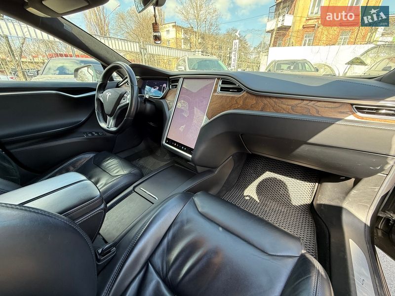 Лифтбек Tesla Model S 2017 в Одессе