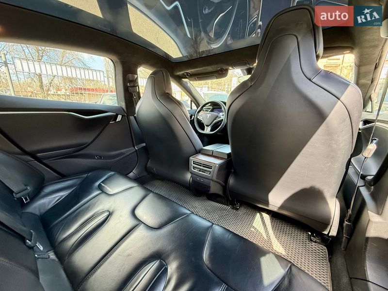 Лифтбек Tesla Model S 2017 в Одессе