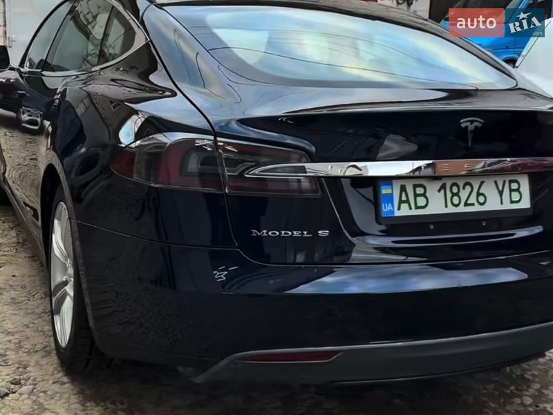 Ліфтбек Tesla Model S 2013 в Вінниці