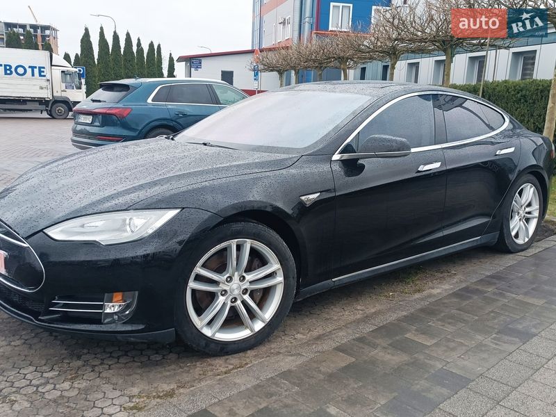 Tesla Model S 2013
