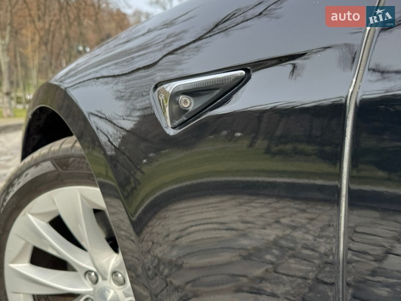 Лифтбек Tesla Model S 2017 в Киеве фото 13 Лифтбек Tesla Model S 2017 в Киеве