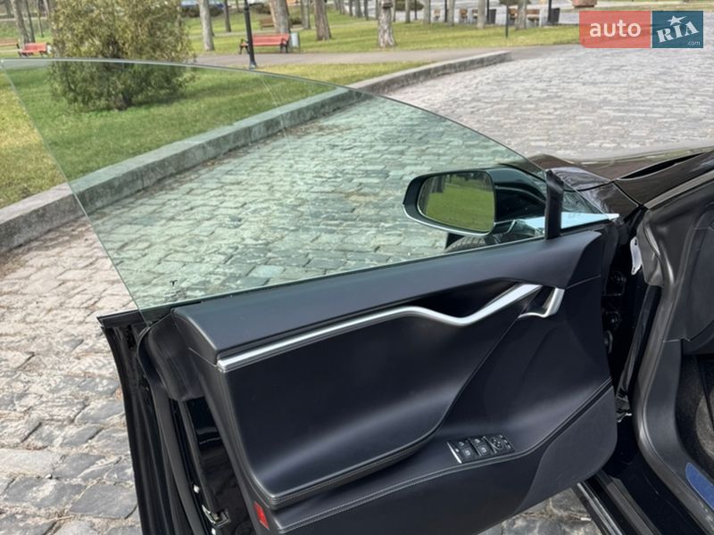 Лифтбек Tesla Model S 2017 в Киеве фото 17 Лифтбек Tesla Model S 2017 в Киеве