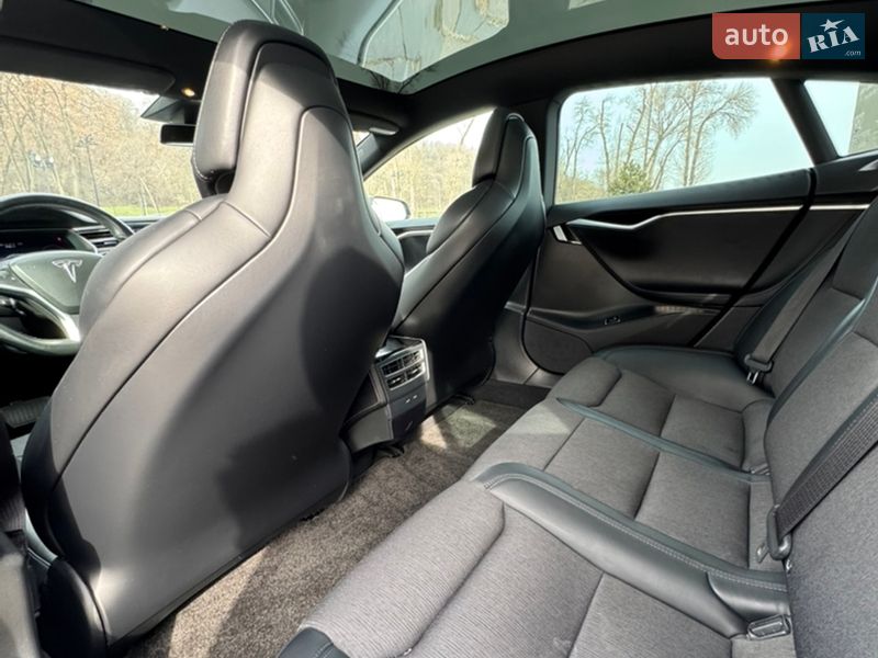Лифтбек Tesla Model S 2017 в Киеве фото 30 Лифтбек Tesla Model S 2017 в Киеве