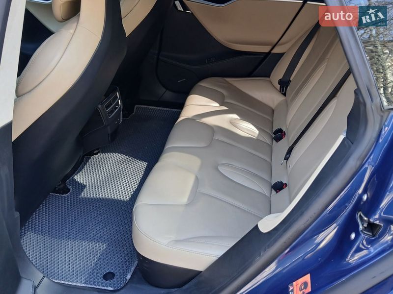 Ліфтбек Tesla Model S 2017 в Кропивницькому