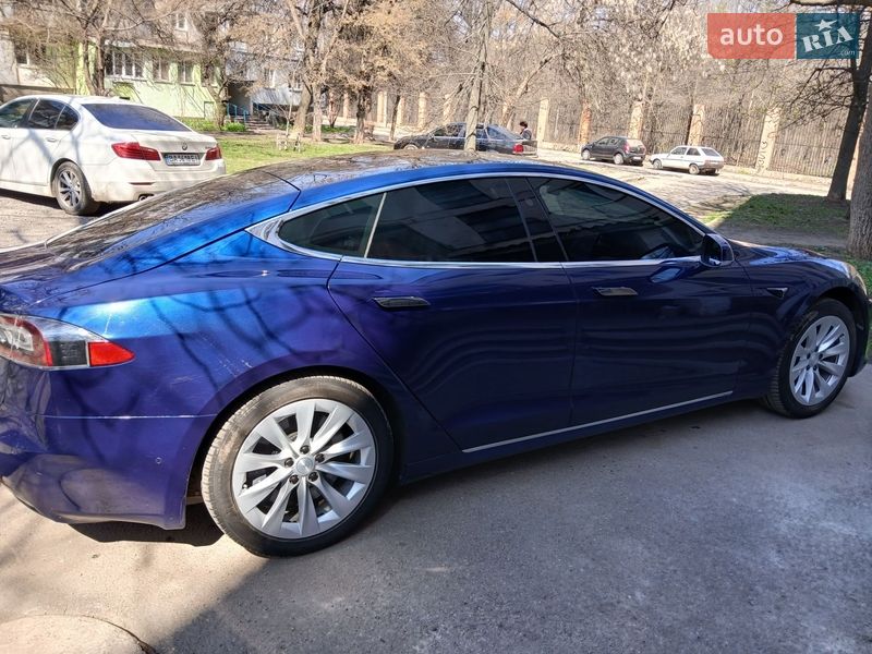 Ліфтбек Tesla Model S 2017 в Кропивницькому