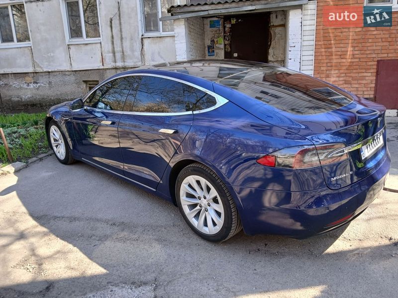 Ліфтбек Tesla Model S 2017 в Кропивницькому