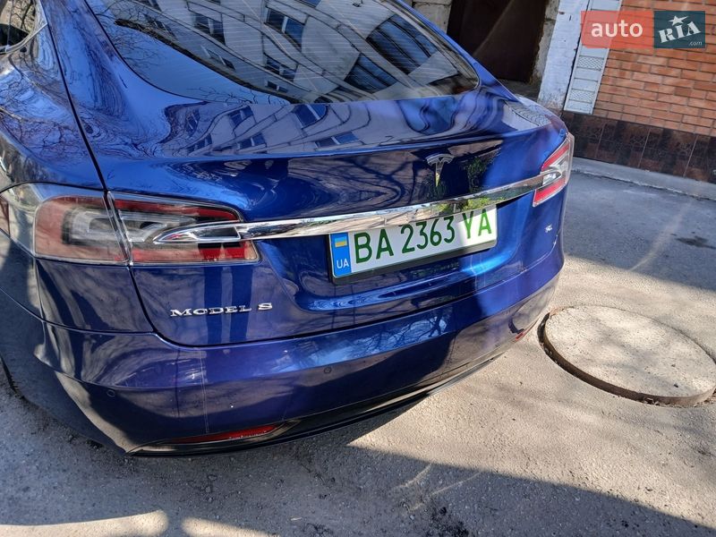 Ліфтбек Tesla Model S 2017 в Кропивницькому