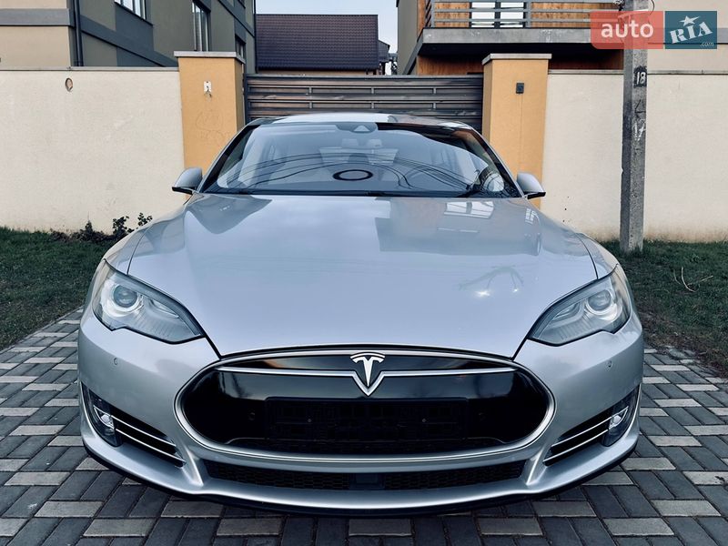 Tesla Model S 2014