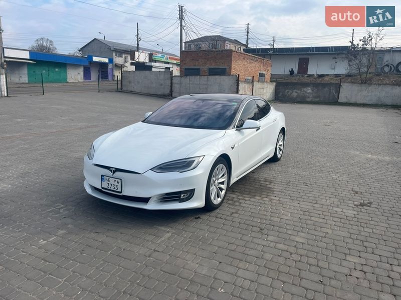 Ліфтбек Tesla Model S 2019 в Первомайську