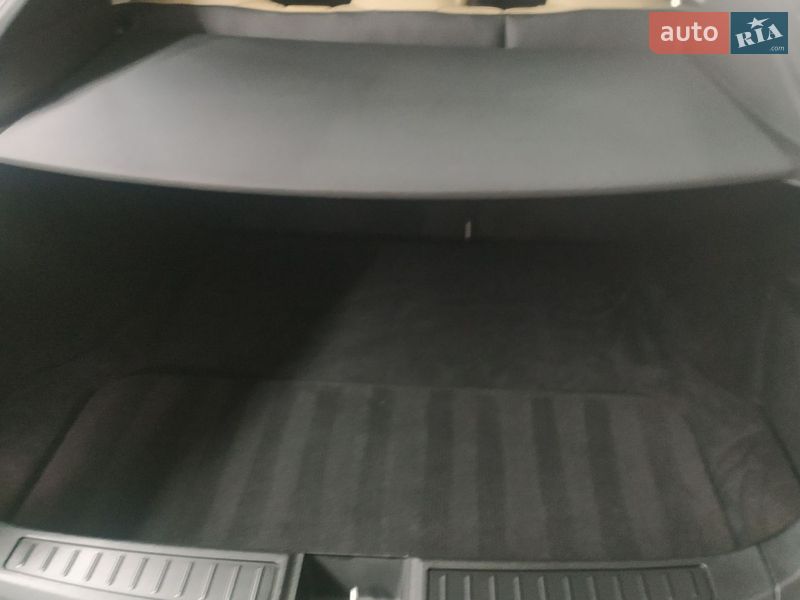 Ліфтбек Tesla Model S 2016 в Чернівцях фото 37 Ліфтбек Tesla Model S 2016 в Чернівцях