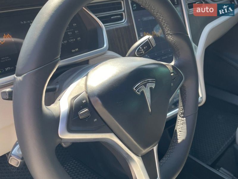 Ліфтбек Tesla Model S 2014 в Дніпрі