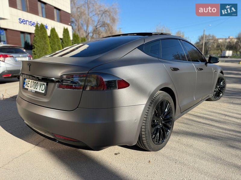 Лифтбек Tesla Model S 2016 в Днепре