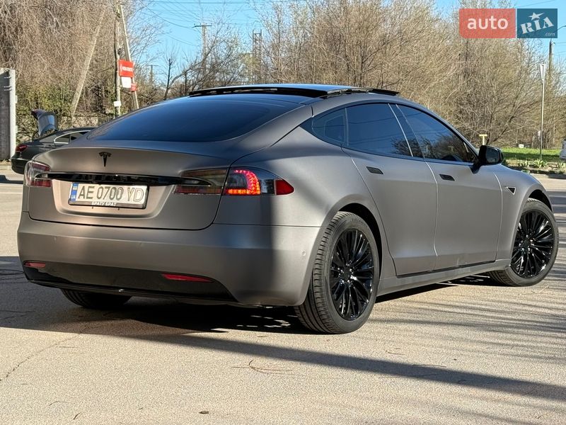 Лифтбек Tesla Model S 2016 в Днепре