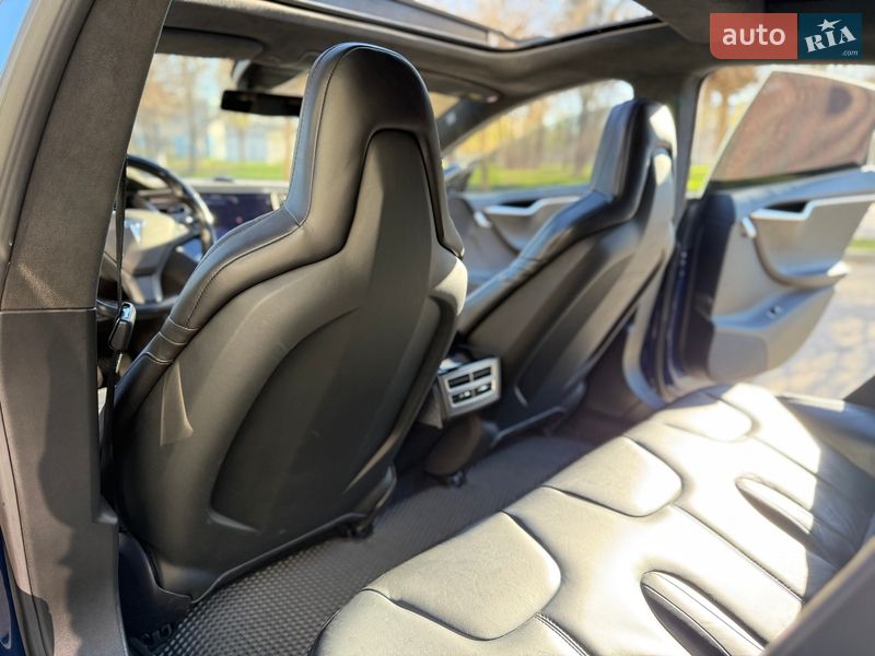 Лифтбек Tesla Model S 2016 в Днепре