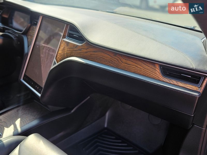 Ліфтбек Tesla Model S 2018 в Володимирі фото 28 Ліфтбек Tesla Model S 2018 в Володимирі