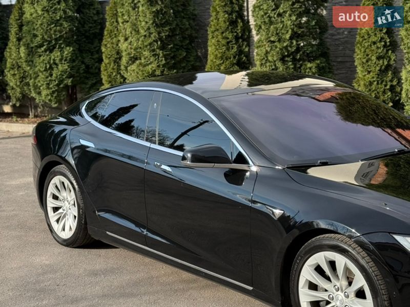 Ліфтбек Tesla Model S 2017 в Вінниці фото 6 Ліфтбек Tesla Model S 2017 в Вінниці