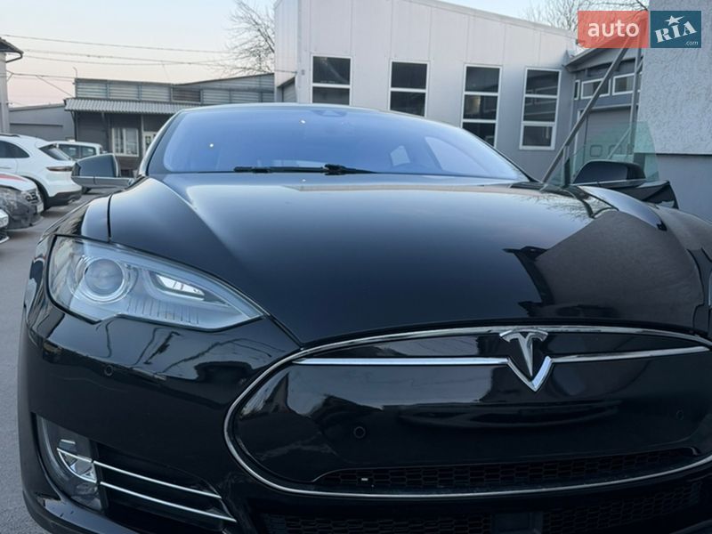 Ліфтбек Tesla Model S 2015 в Чернівцях фото 3 Ліфтбек Tesla Model S 2015 в Чернівцях