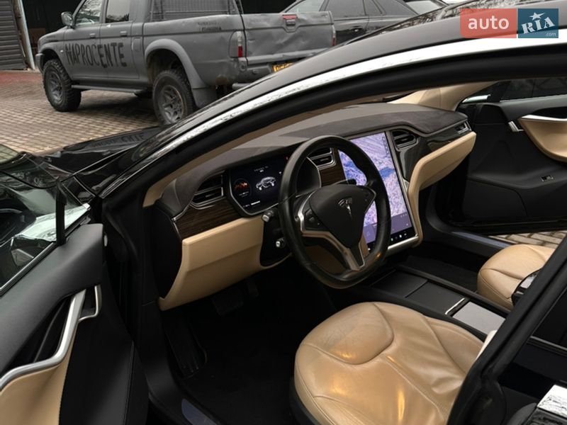 Ліфтбек Tesla Model S 2015 в Чернівцях фото 11 Ліфтбек Tesla Model S 2015 в Чернівцях