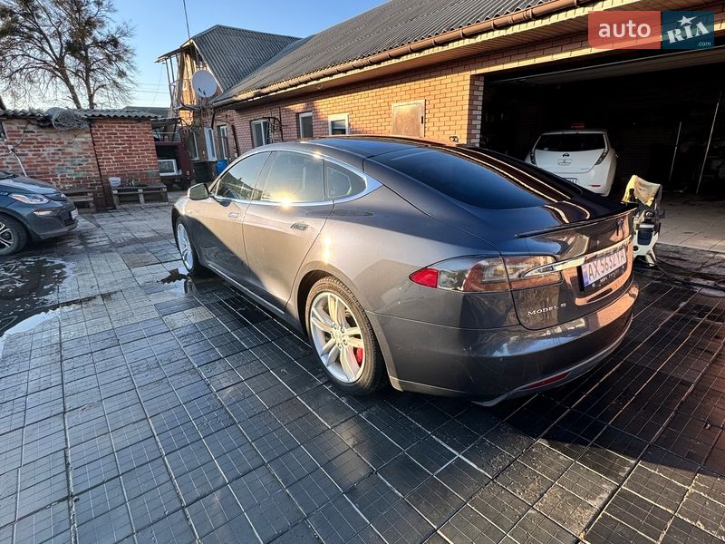 Лифтбек Tesla Model S 2015 в Мерефа