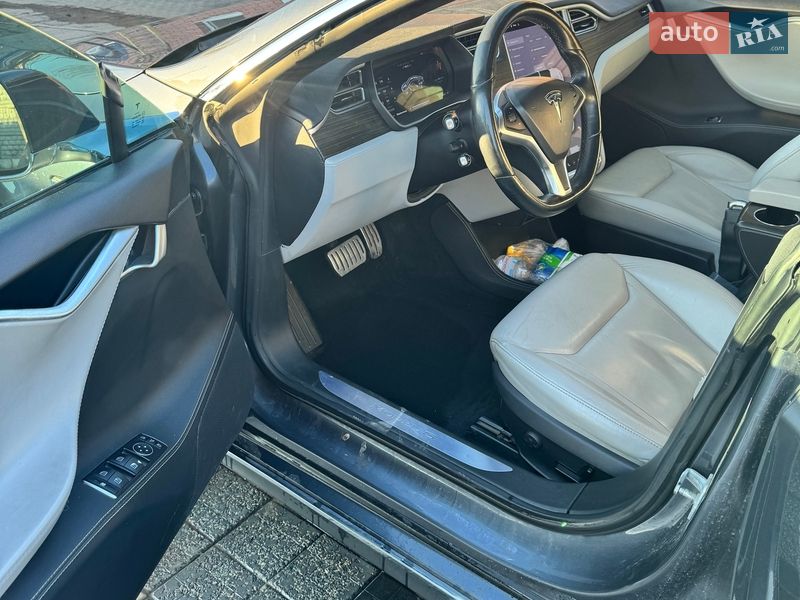 Лифтбек Tesla Model S 2015 в Мерефа