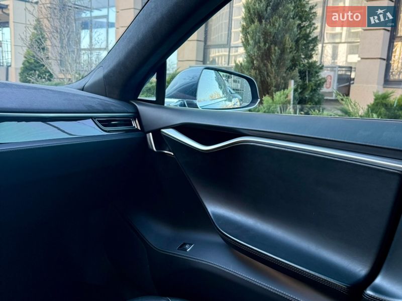 Лифтбек Tesla Model S 2016 в Одессе