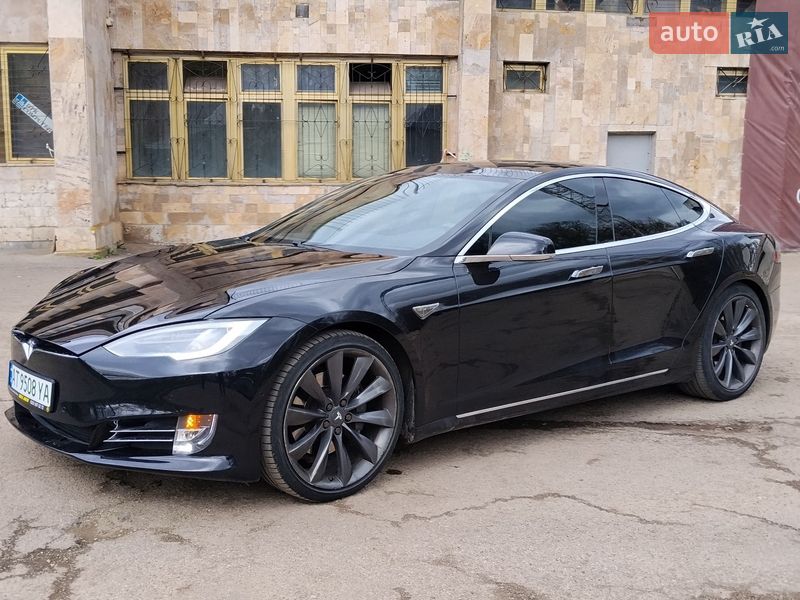 Лифтбек Tesla Model S 2016 в Ивано-Франковске