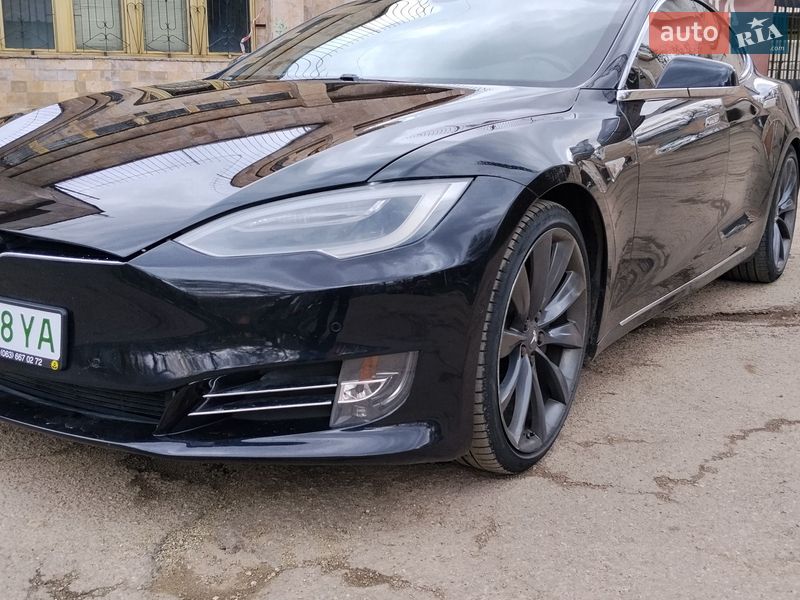 Лифтбек Tesla Model S 2016 в Ивано-Франковске