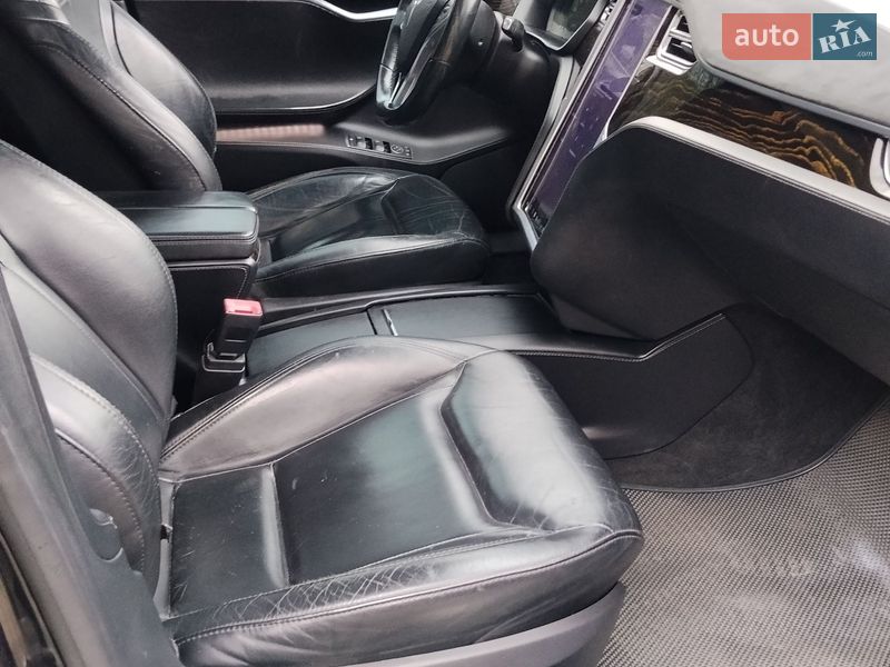 Лифтбек Tesla Model S 2016 в Ивано-Франковске