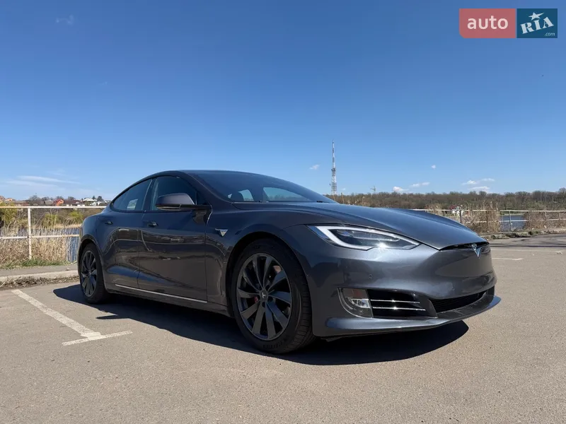 Tesla Model S 2020