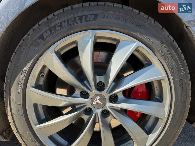 Лифтбек Tesla Model S 2020 в Кропивницком