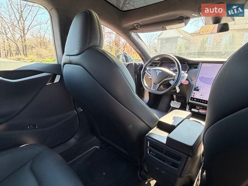 Лифтбек Tesla Model S 2020 в Кропивницком