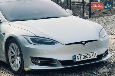Ліфтбек Tesla Model S 2016 в Івано-Франківську