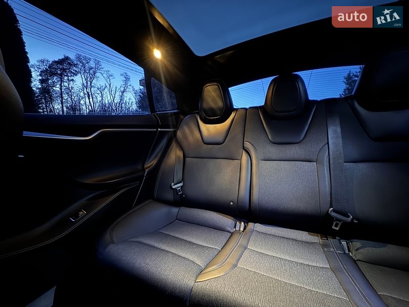 Ліфтбек Tesla Model S 2014 в Києві